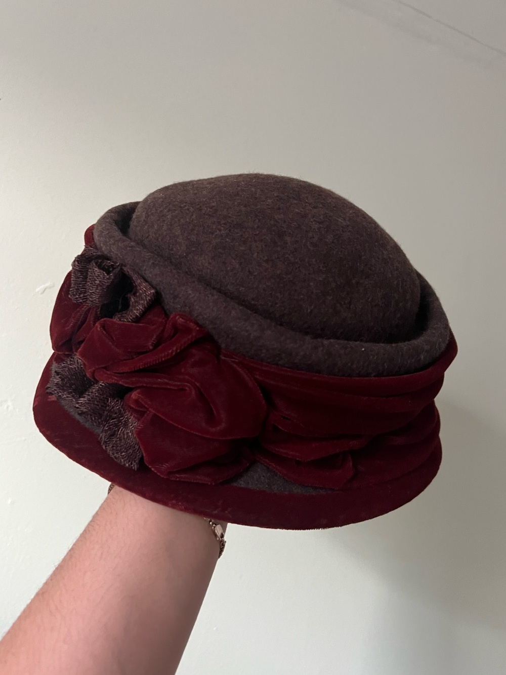 VINTAGE 1920s Style Maroon Velvet Floral Felt Cloche Bowler Bonnie Parker Hat